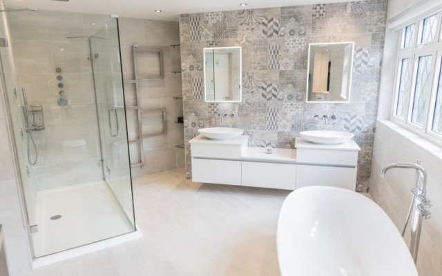 Experience modern elegance with our luxury bathroom designs.
