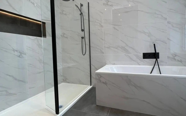 Stylish Walk-In Shower Display with Modern Bathing Suite