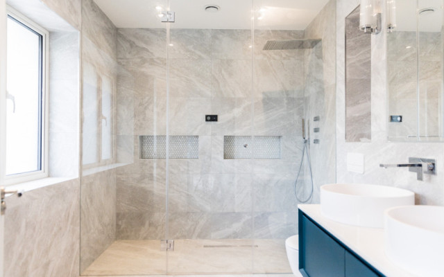 A Stunning Modern Bathroom Showcase | Aqualite Swakley Road