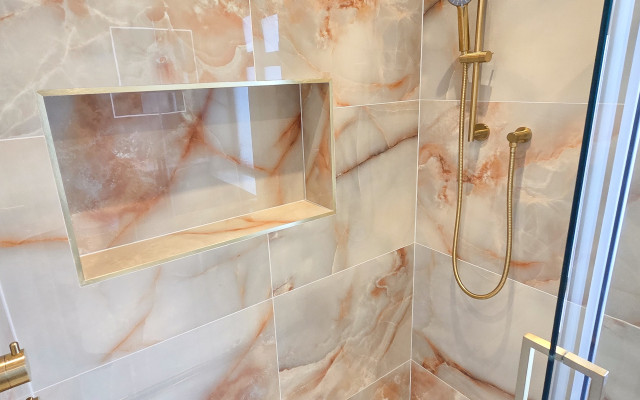 Stunning Jobanputra Shower Enclosure Featuring Elegant Marble Effect Tiles