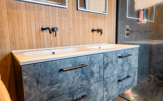 Stylish wall-hung vanity featuring a sleek design and modern fixtures.