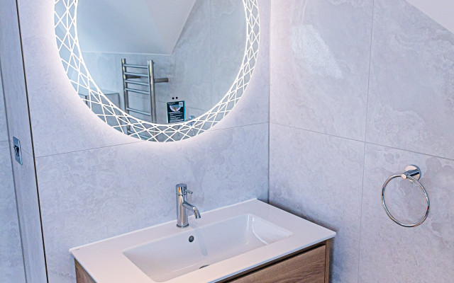 Discover our stunning LED mirror wall-hung vanity – a perfect blend of style and functionality for your modern bathroom.