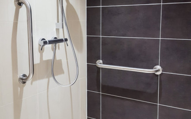 Wetroom-shower-black-tiles