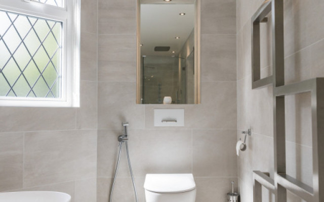 Discover the elegance of Aqualite’s luxury floating toilet design, perfect for any modern bathroom.
