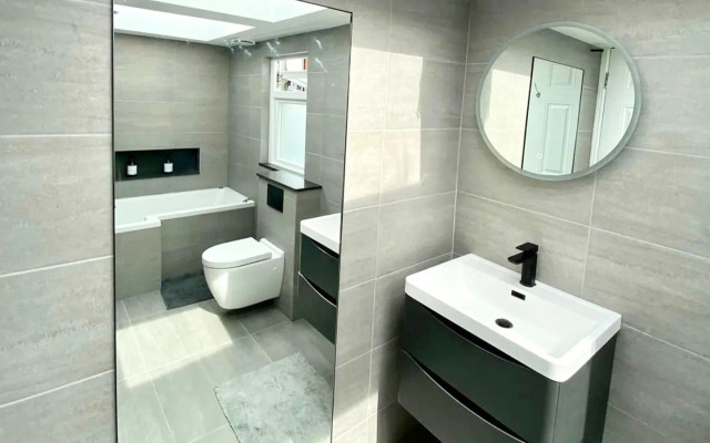 Croyden Bathroom Designer - Modern Elegance