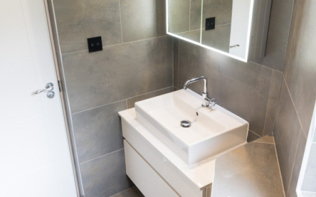 Explore Aqualite's luxurious bathroom design with contemporary finishes and exceptional functionality.