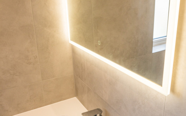 Aqualite Luxury Bathroom Mirror – Elevate Your Space