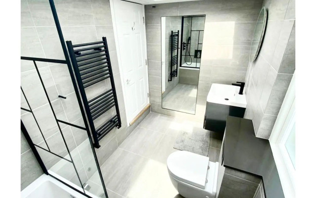 Modern Family Bathroom Installation with Aqualite Products
