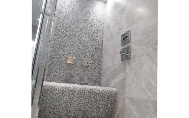 Stylish Built-in Shower Seat for Modern Bathrooms