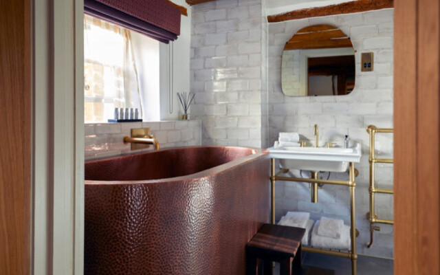 Experience luxury in your bathroom with high-end design and exquisite finishes.