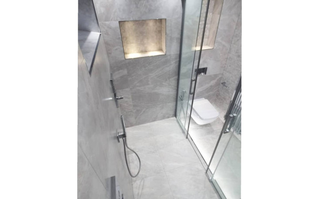 Experience Luxury with This Stunning Shower Space