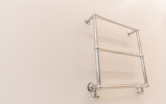 Aqualite Traditional Bathroom Towel Rail