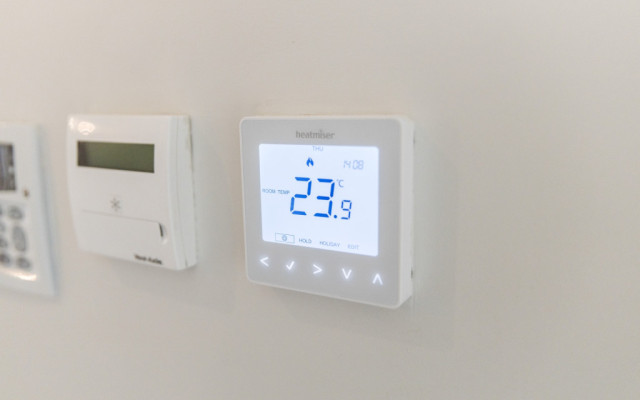 Discover the latest in heating controls, featuring advanced temperature regulation technology.