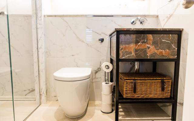 Back-to-walk-toilet-vanity-frame: Modern Bathroom Elegance