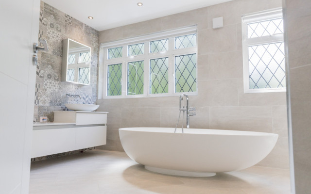 Discover elegance with the Stanmore free-standing bath, perfect for modern bathrooms.